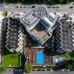 Maloves & Spa, W Bocznych Budynkach Владыславово