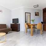 Maloves & Spa, W Bocznych Budynkach