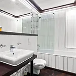 Maloves & Spa, W Bocznych Budynkach