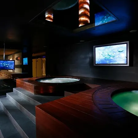 Maloves & Spa, W Bocznych Budynkach 4*