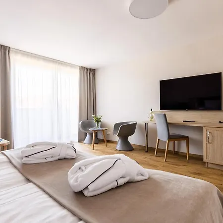 Apartahotel Maloves & Spa, W Bocznych Budynkach