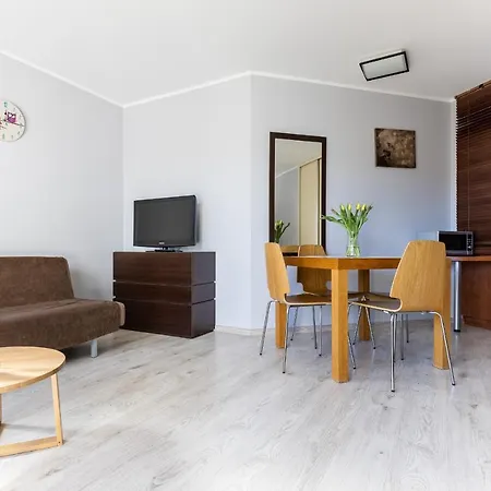 Maloves & Spa, W Bocznych Budynkach