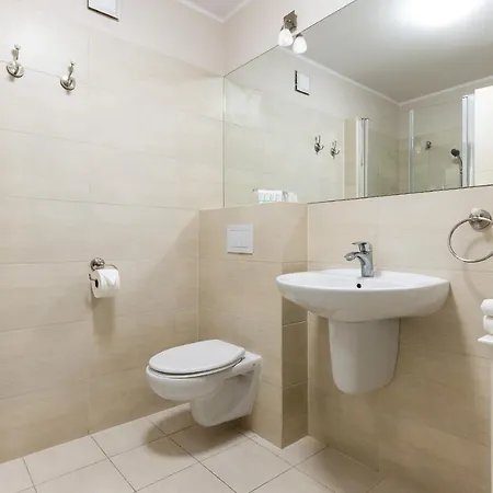 Maloves & Spa, W Bocznych Budynkach