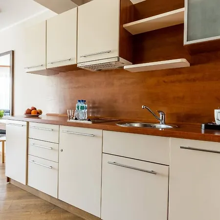 Maloves Resort&spa, W Bocznych Budynkach Hotel apartamentowy