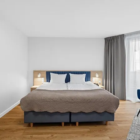 Maloves & Spa, W Bocznych Budynkach