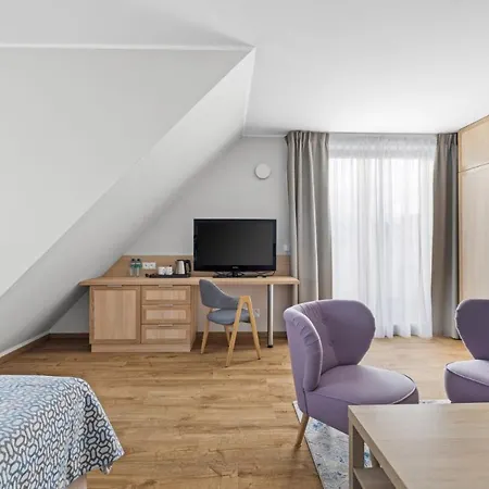 Hotel apartamentowy Maloves Resort&spa, W Bocznych Budynkach 4*