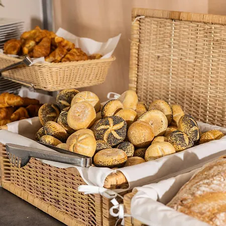 Maloves Resort&spa, W Bocznych Budynkach Hotel apartamentowy