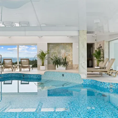 Maloves & Spa, W Bocznych Budynkach Władysławowo