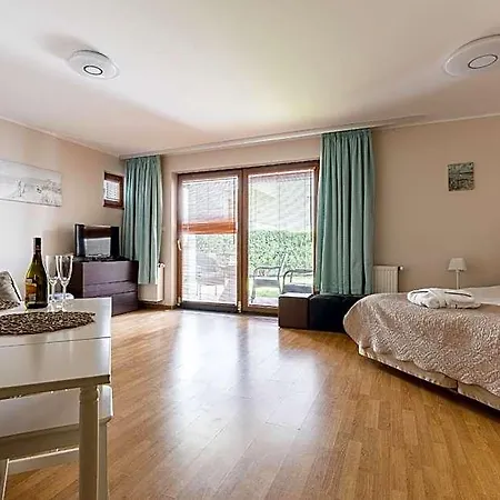 Maloves & Spa, W Bocznych Budynkach