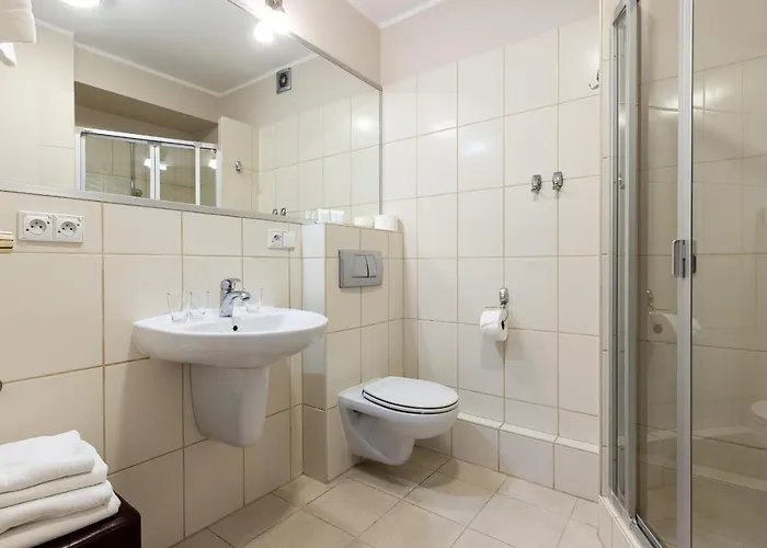 Maloves & Spa, W Bocznych Budynkach 4*