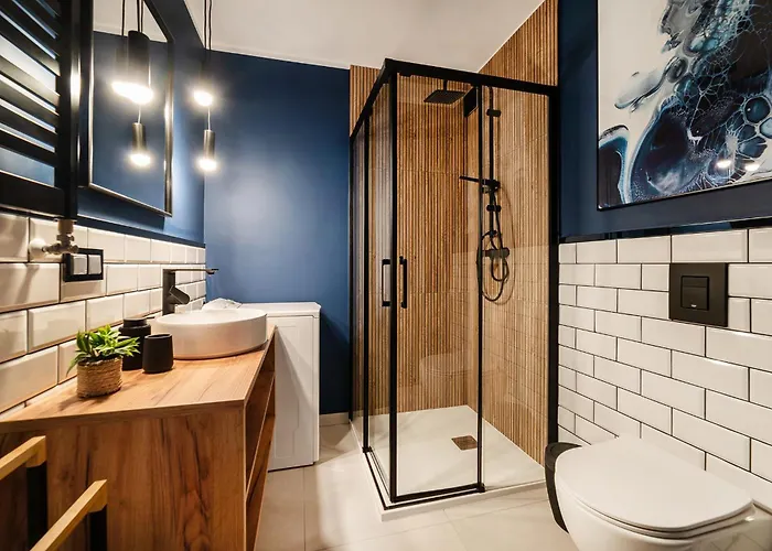 Maloves & Spa, W Bocznych Budynkach